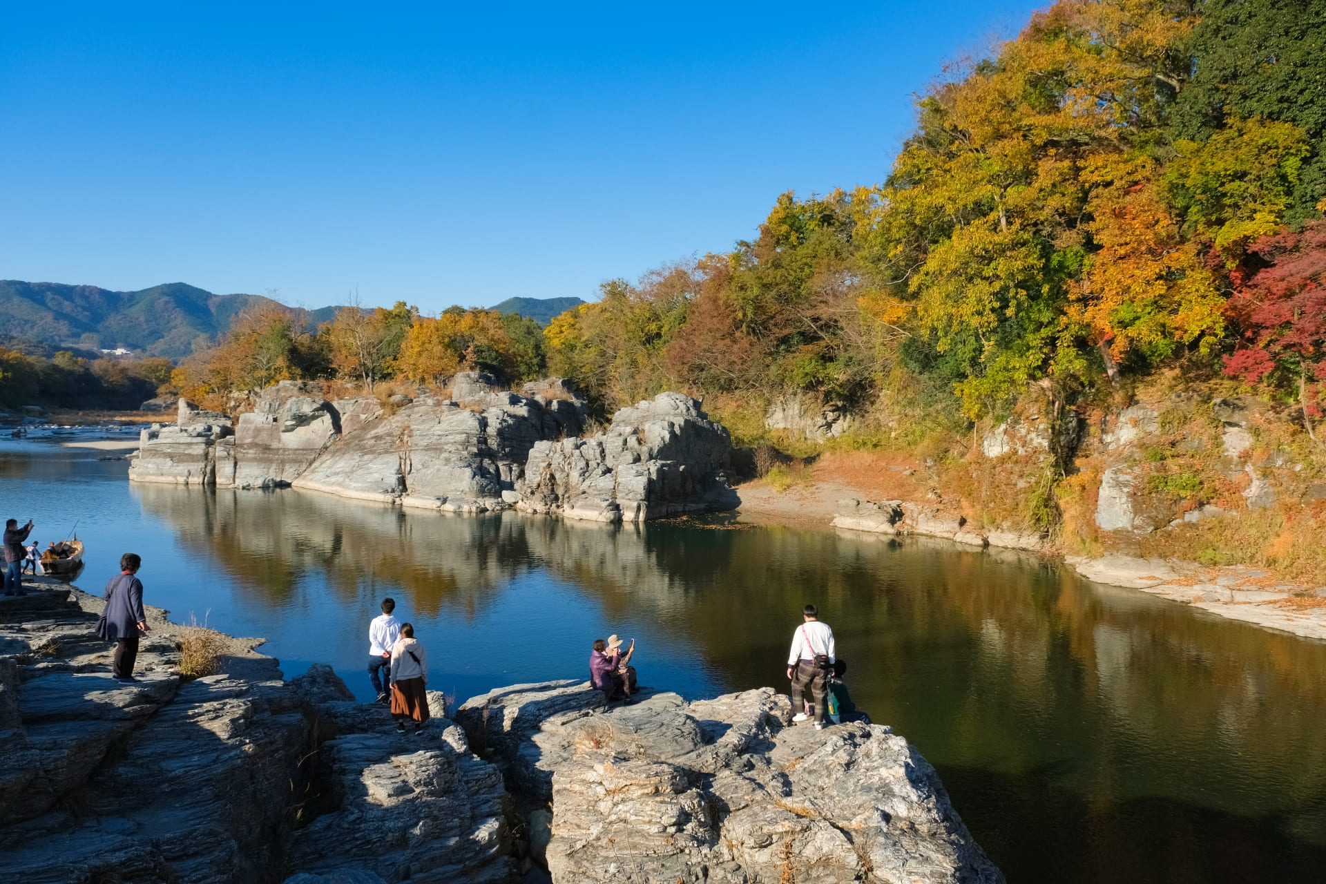 長瀞岩畳から見た長瀞渓谷の紅葉